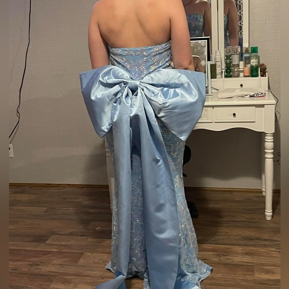 Prom dress!! - Picture 3 of 3